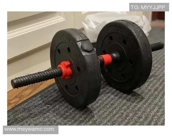 哑铃训练助你轻松瘦手臂塑造优美线条的有效方法与技巧分享